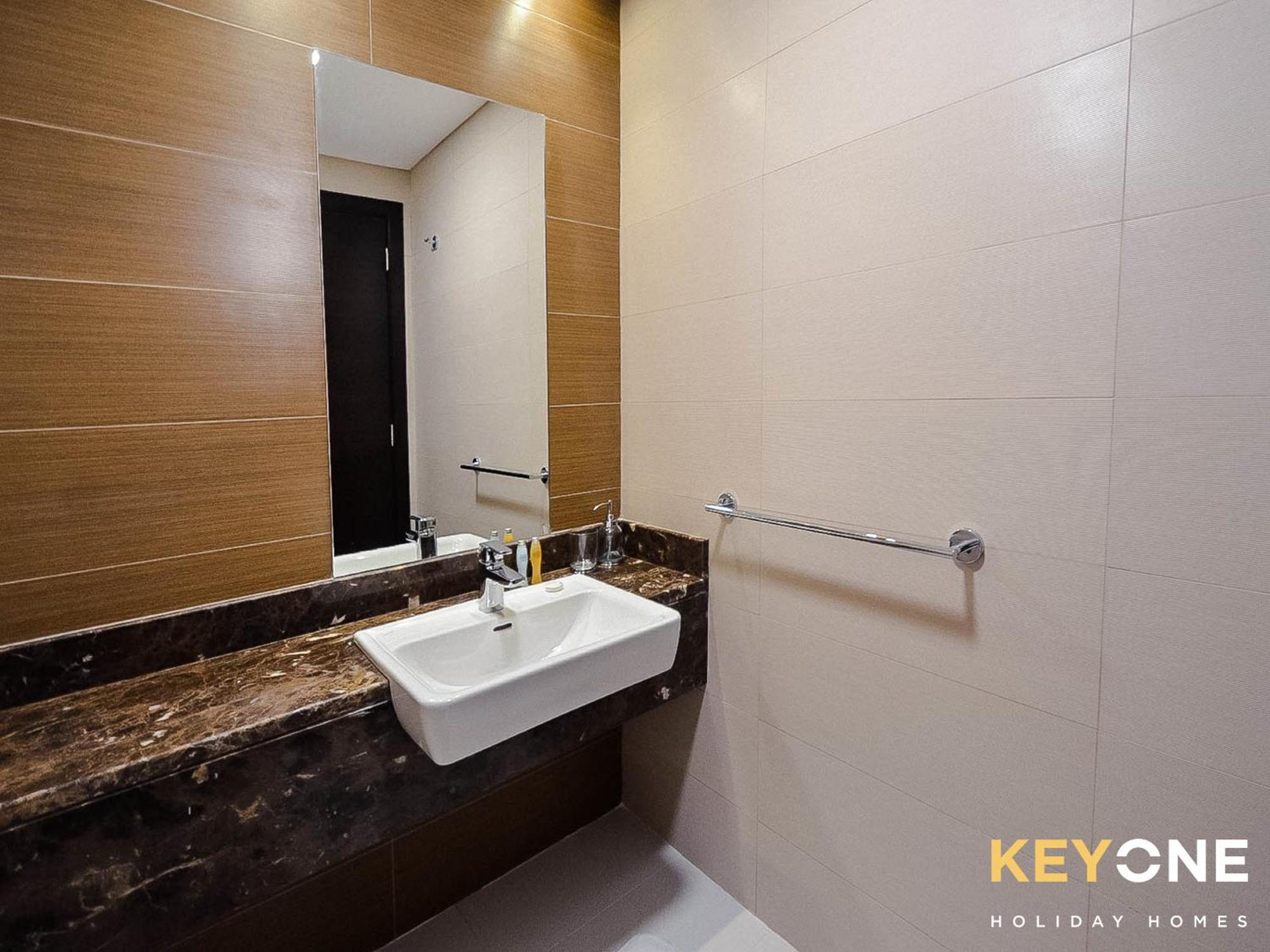 KeyOne - 1BR in Sparkle Tower Dubai Exterior foto