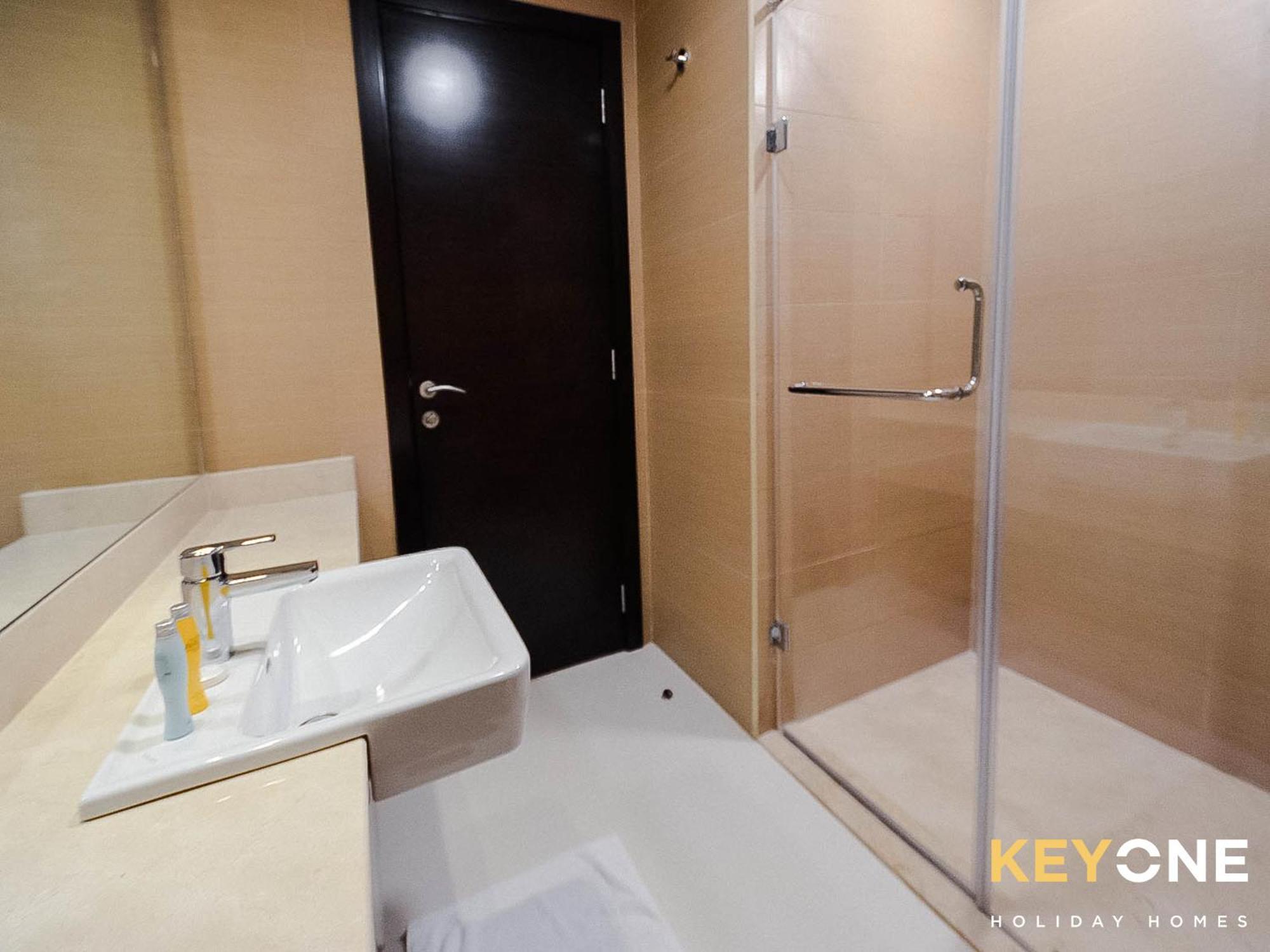 KeyOne - 1BR in Sparkle Tower Dubai Exterior foto